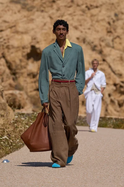Look 18